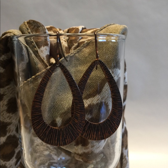 Copper colored earring - Picture 2 of 2